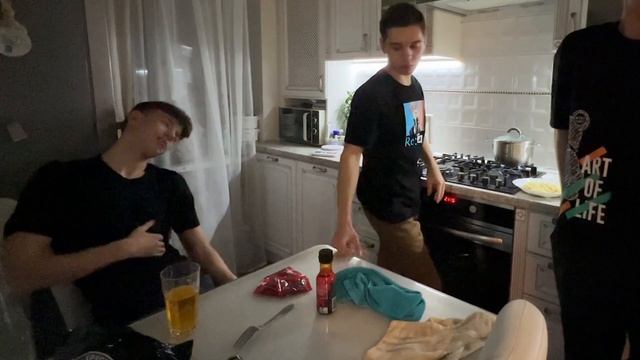 ПРОБУЕМ САМУЮ ОСТРУЮ ЛАПШУ!!!