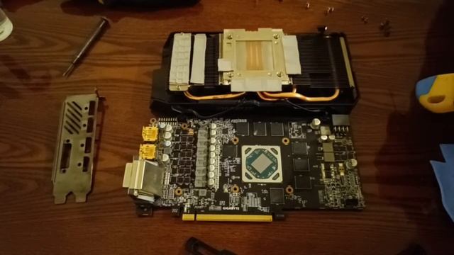 Замена термопасты и термопрокладок в видеокарте Gigabyte смотреть онлайн