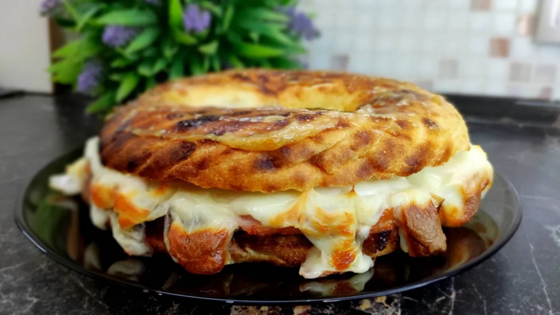 Лаваш с начинкой. Рецепт пиццы без теста. Вкусный сытный и быстрый завтрак. #топыкатегорий смотреть онлайн