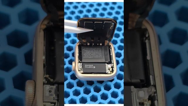 Apple Watch 4 Ремонт Замена батареи смотреть онлайн