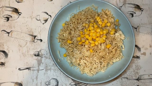 Простой но очень Вкусный салат из лапши. Салат студенч