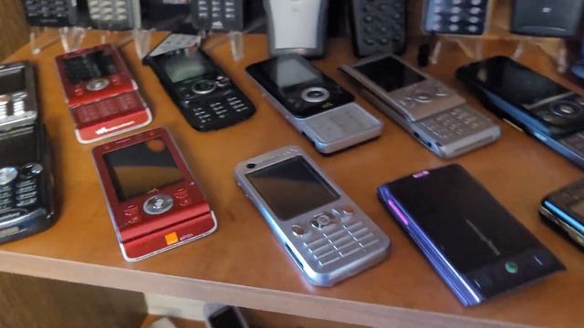 Коллекция ретро телефонов.Много кнопочных телефонов.S смотреть онлайн