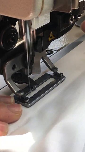 Выметывание петли на швейной машине. Обмётывание прям смотреть онлайн