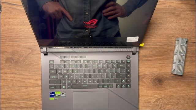 Замена экрана на игровом ноутбуке Asus ROG STRIX G16 смотреть онлайн