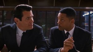 Агенты J и К едят ПИРОГ - Люди в чёрном 3 (2012)