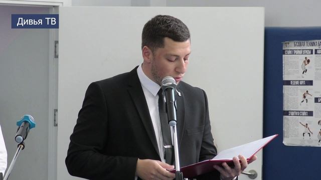 Последний звонок прозвенел для выпускников Тихвинских школ смотреть онлайн
