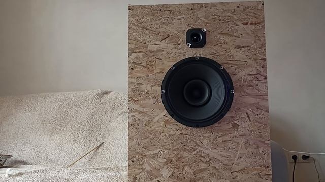 Широкополосный динамик Beyma 12GA50 + ВЧ Beyma CP16 Акустически? смотреть онлайн