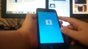 Как войти и как выйти из режима «Downloading Don't turn off target!» на