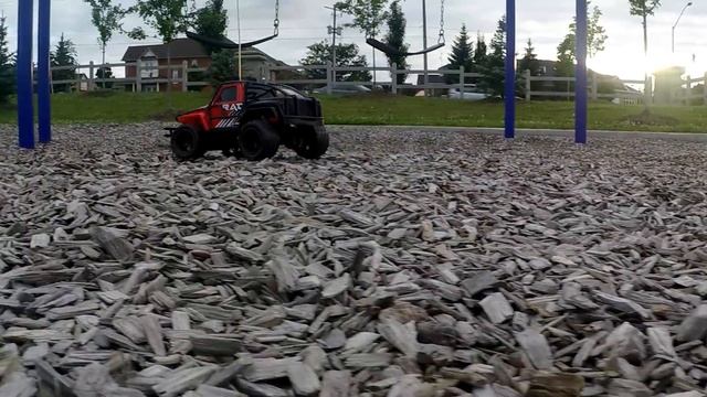 Монстр трак на радиоуправлении. Распаковка и тест дра?