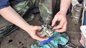 Запуск старого  лодочного мотора.mp4