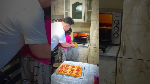 Готовим с дочкой пиццу 🍕🍕🍕#семья #дочка #пицца #доче