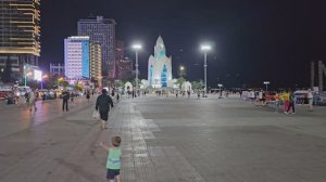 Гуляем по вечернему Нячангу, площадь у Лотоса, понедельник, Вьетнам.