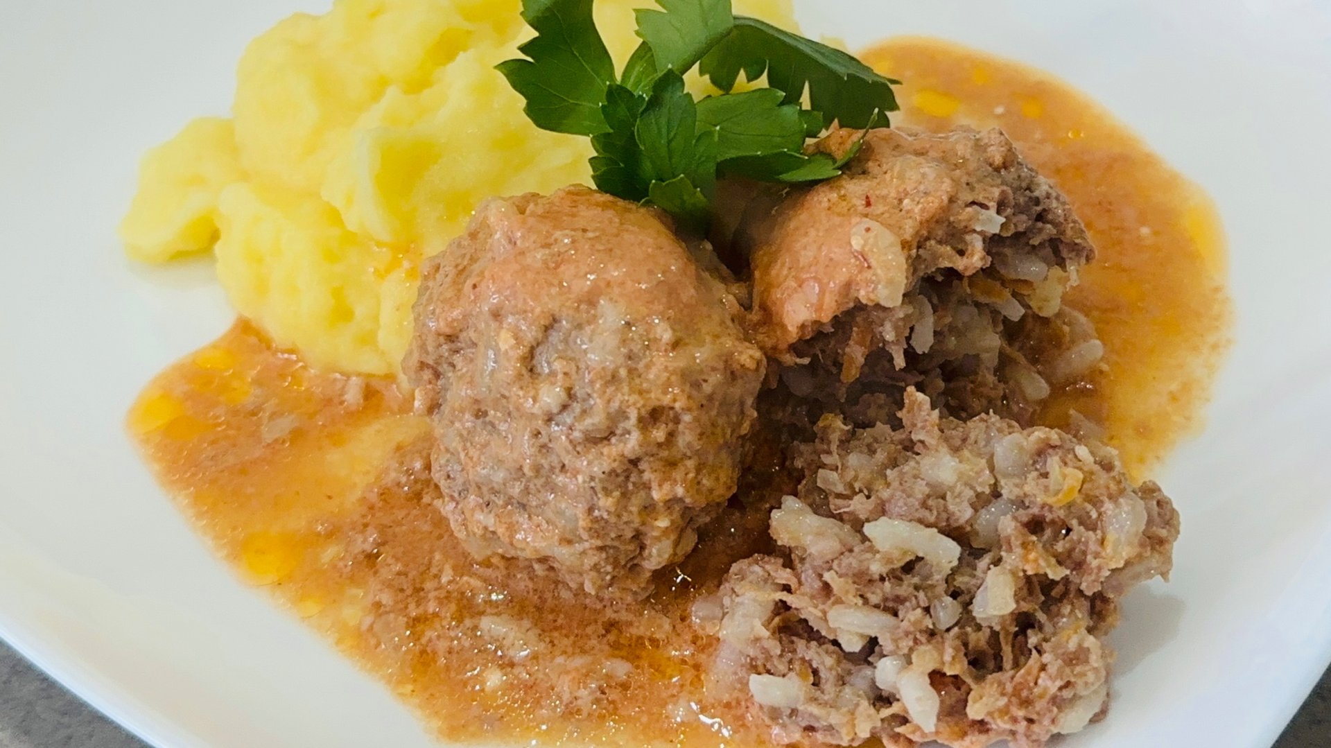 Тефтели с рисом и подливкой в духовке / Как приготовить тефтели с рисом в соусе - очень нежные смотреть онлайн