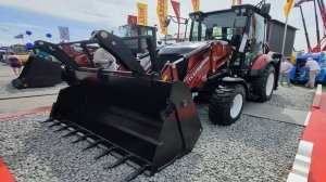 Новый отечественный экскаватор-погрузчик BL 810 от Ростсельмаш