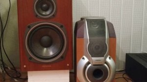 Музыкальный центр или Hi-Fi аппаратура? Сравнение звука.