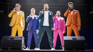 Вокальная группа ViVA - Новогоднее попурри