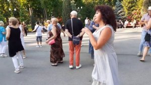 ЖАРКИЙ ДЕНЬ 🌞👍🌹И ТАНЦЫ В ПАРКЕ ГОРЬКОГО ХАРЬКОВ ИЮ?