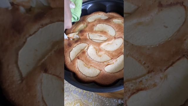 Шарлотка к чаю , ммм вкусно получилось ,доча испекла пе