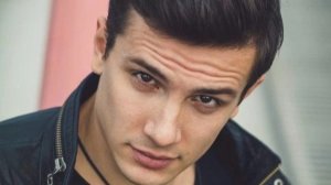 НЮ.   ЖИТЬ ЖИЗНЬ