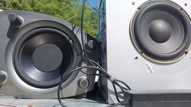 два сабвуфера от домашних кинотеатров BBK-SAMSUNG смотреть онлайн