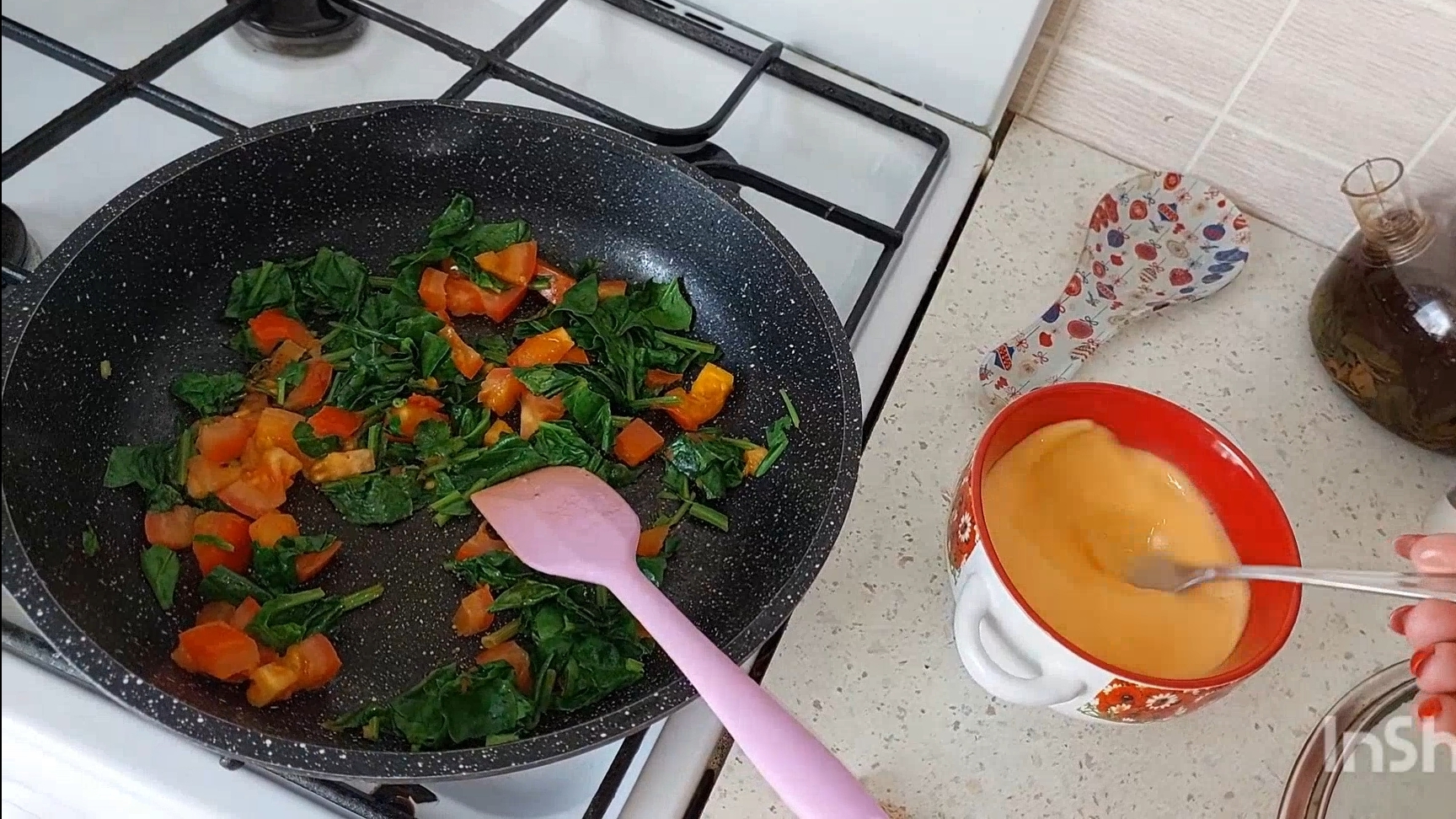 готовлю омлет со шпинатом на завтрак и скумбрию на ужин смотреть онлайн