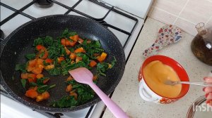 готовлю омлет со шпинатом на завтрак и скумбрию на ужин