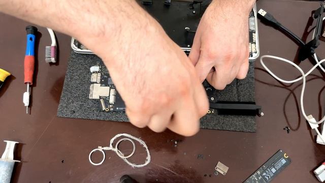Проверка совместимости батарей A1582 и A1493 MacBook Pro 13 A1502 2013