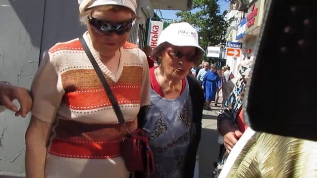 Кепка Ляшка спасает бабушек на северодонецких рынках смотреть онлайн