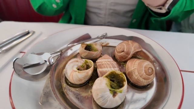 Найдешевше місто:Париж? 100€=Жаби, Равлики,Лувр,Ейфелев