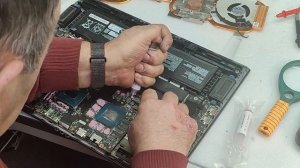 Тест жидких термопрокладок Laird Tputty 910 на ноутубке MSI