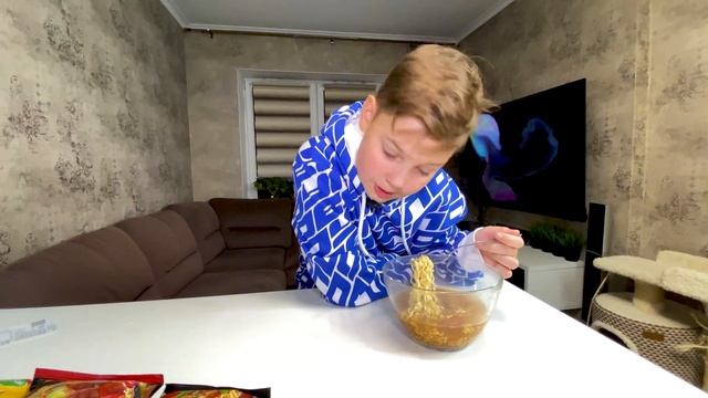 ДОРОГАЯ vs ДЕШЕВАЯ ЛАПША смотреть онлайн