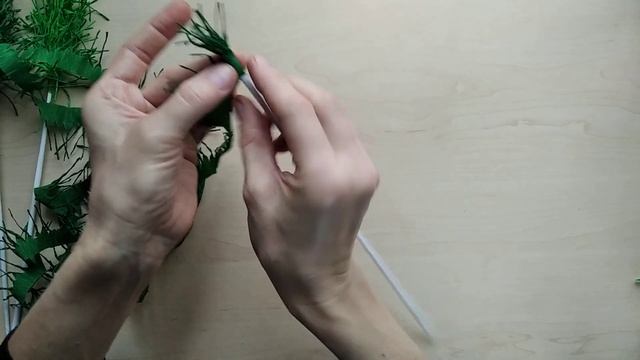 Сосновая веточка из гофробумаги смотреть онлайн