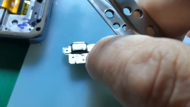 Samsung A73 перезагружаеться