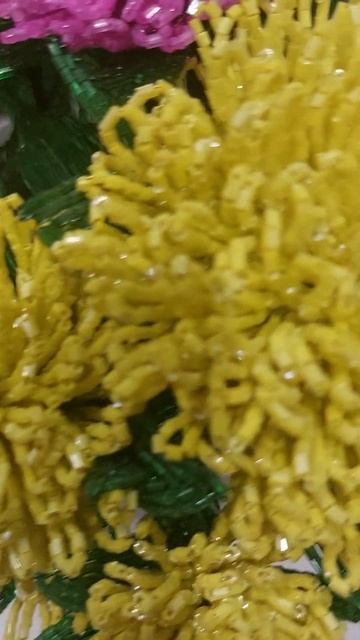 Астра💛тычинка тоже жёлтая,только светлее 🤗