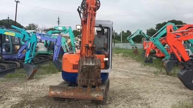 Hitachi EX30UR короткий тест экскаватора