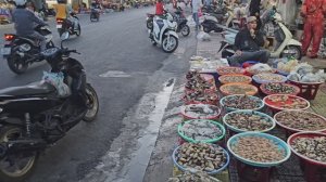 Заехали на вечерний рынок для местных,  рыба, морепродукты,  да и все остальное...Нячанг, Вьетнам.