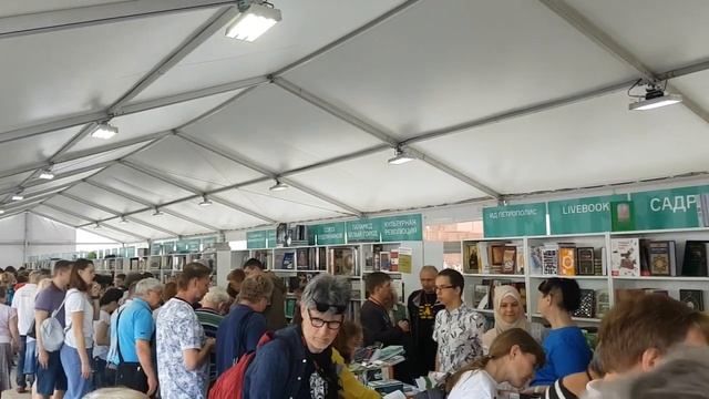Книжный фестиваль на Красной площади в Москве смотреть онлайн