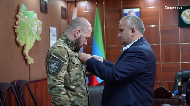 Глава района вручил государственные награды ветеранам и участникам СВО смотреть онлайн