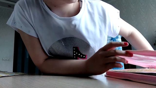 Показываю детские рисунки моей старшей сестры (часть 2) смотреть онлайн