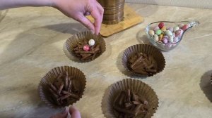 Пасхальные гнезда на кулич из соломки и шоколада/Easter ca