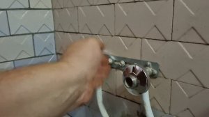 Установка смесителя в ванной. Замена установка смесит