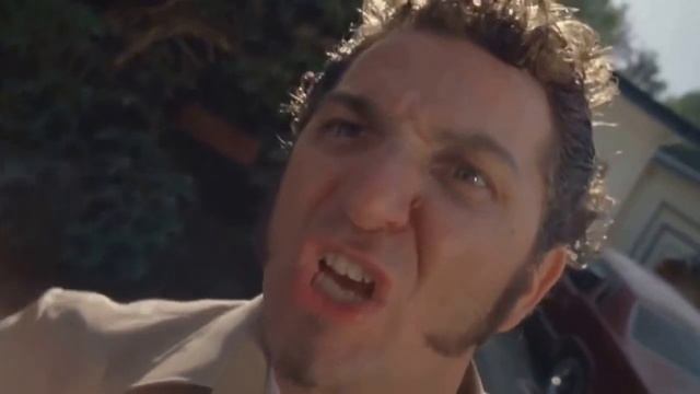 Ублюдок, мать твою, а ну иди сюда, говно собачье, а ну решил ко мне лезть