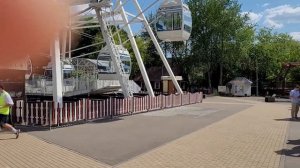 Парк Сокольники летом - павильоны, аттракционы