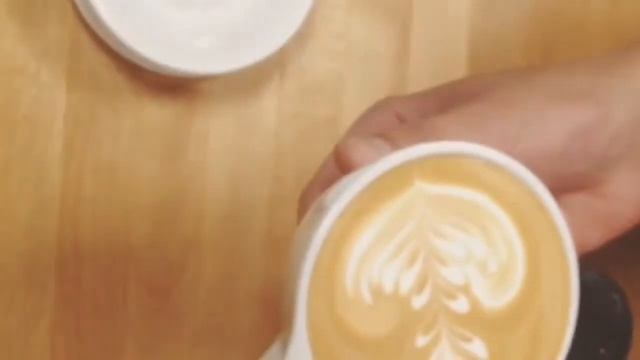 Латте арт в @Edison_coffee /латте арт кофе капучино/ latte art artist смотреть онлайн