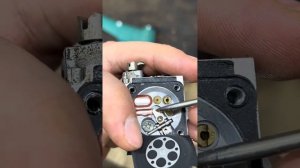 РЕШЕНИЕ Бензопила Stihl MS180 заливает свечу и не заводитс?