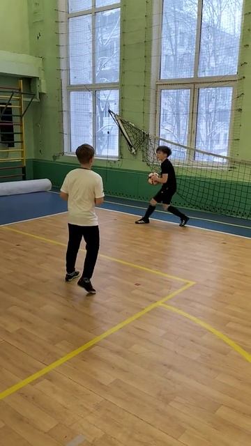 Работаем с мячом. ⚽#мамы #папы#Футбол#москва #секции #кружки #спорт #дети #детскийсад #школа121 смотреть онлайн