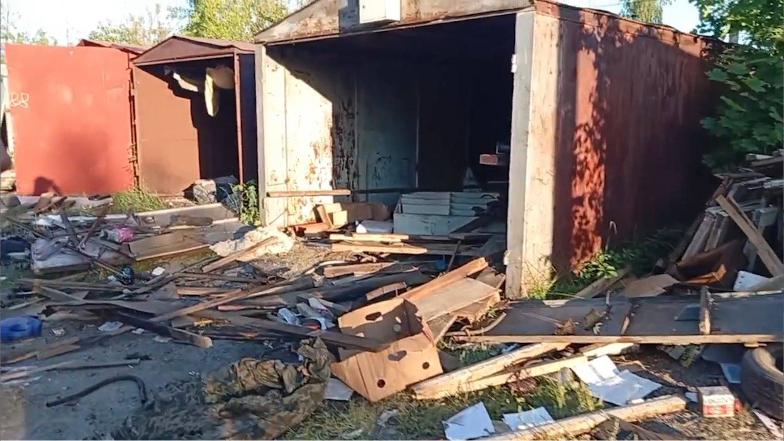 В Саратове после решения мэрии мародеры разграбили ГСК смотреть онлайн