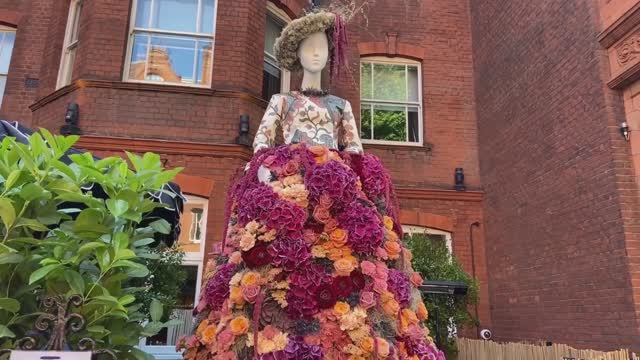 ЛОНДОН. ЧЕЛСИ В ЦВЕТУ 2025 КРАСОТА НА КАЖДОМ ШАГУ смотреть онлайн