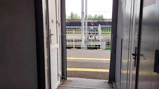 27 мая 2025 г. Электропоезд ЭТ2М-103 Сообщением Санкт-Петербург-Любань Прибывает на станцию Обухово смотреть онлайн