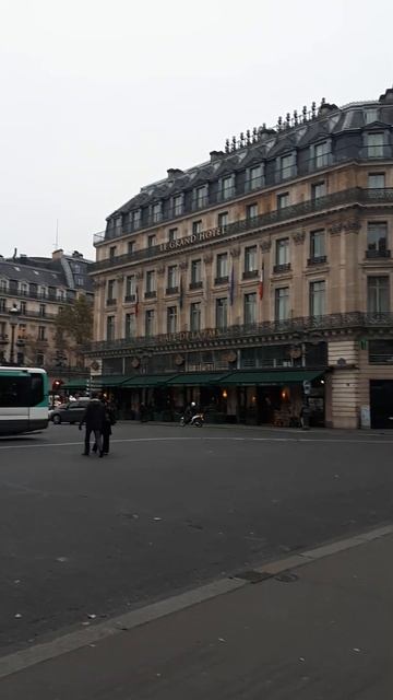 Путешествия по Париж Опера Гарнье